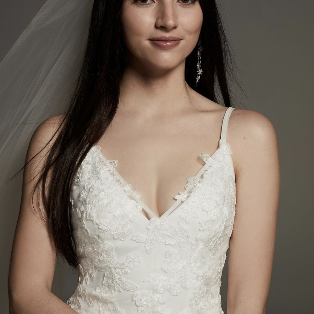 Vera Wang White Lace Wedding Dress